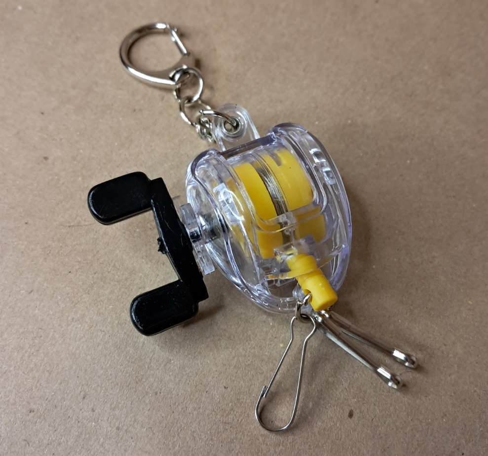 Baitcaster Keychain - Extendable Keychain with rotating Fishing handle - 16inch extend