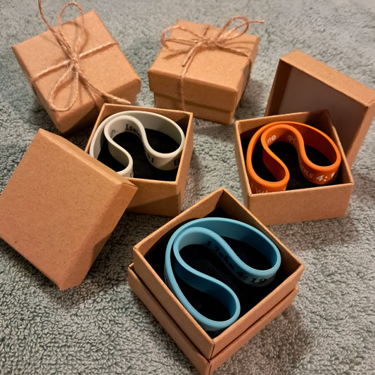 Spiritual Scripture Bracelet – 20 Warm Pastel Colors | 20 Unique Verses | Waterproof Silicone | Gift Box Included